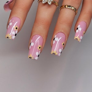 Black, white and yellow floral press ons, trending, Reusable press on nails. Handmade by a qualified nail tech