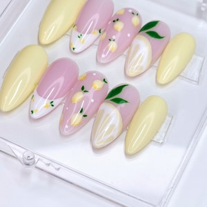 Lemons press on nails. Pastel yellow, lemon press ons. Fun for summer. Hand made press on nails