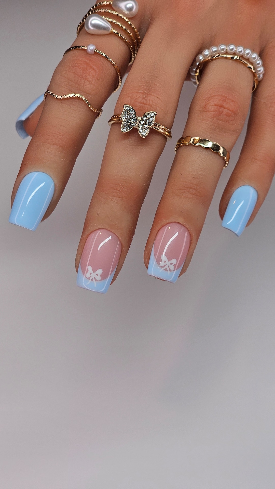 Short Blue Nails with Bows – Summer Chic