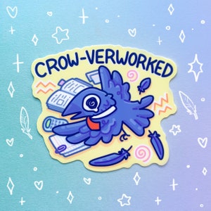 Pegatina impermeable con la frase "Sobrecargado" (Crow-verworked) - Humor de oficina - Trabajo corporativo - Cuervo trabajando - Cansado - Empleo - Portátil - Botella de agua