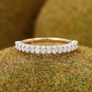 Anillo de bodas de moissanita ovalado Anillo de bodas de oro rosa único para mujer Anillo de bodas de media eternidad vintage Regalo de promesa a juego para ella