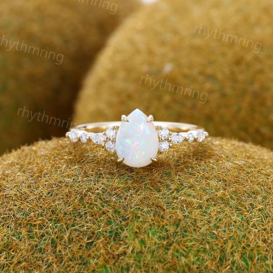 ユニークなペアシェイプのオパールエンゲージリング、ヴィンテージ