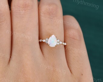 ユニークなペアシェイプのオパールエンゲージリング、ヴィンテージ