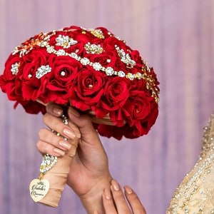 red gold quinceanera bouquet, red quince decor, quinceanera ramo, red gold quinceanera brooch bouquet, bouquet de quince años, mis quince