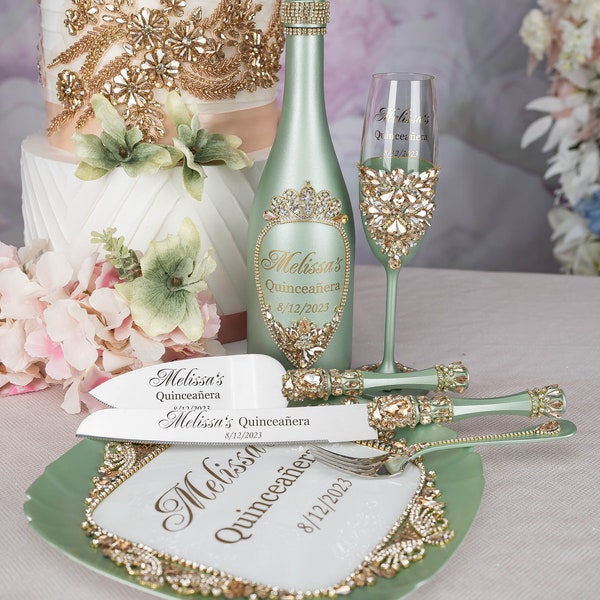 sage green gold quinceanera cake knife, sage green quinceanera brindi, sage green quince bottle, copa de quinceanera sage green gold