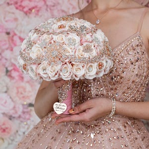 rose gold quinceanera bouquet, rose gold quinceanera ramo, pink quinceanera brooch bouquet, bouquet de quince, brindis quinceañera
