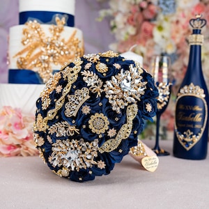navy quinceanera bouquet, navy quince decor, quinceanera ramo, navy gold quinceanera brooch bouquet, bouquet de quince años, mis quince