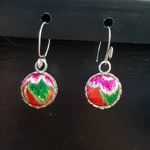 Bright colored earrings - silk thread embroidery - free delivery - exceptional jewelry - gift idea - Maison Moama