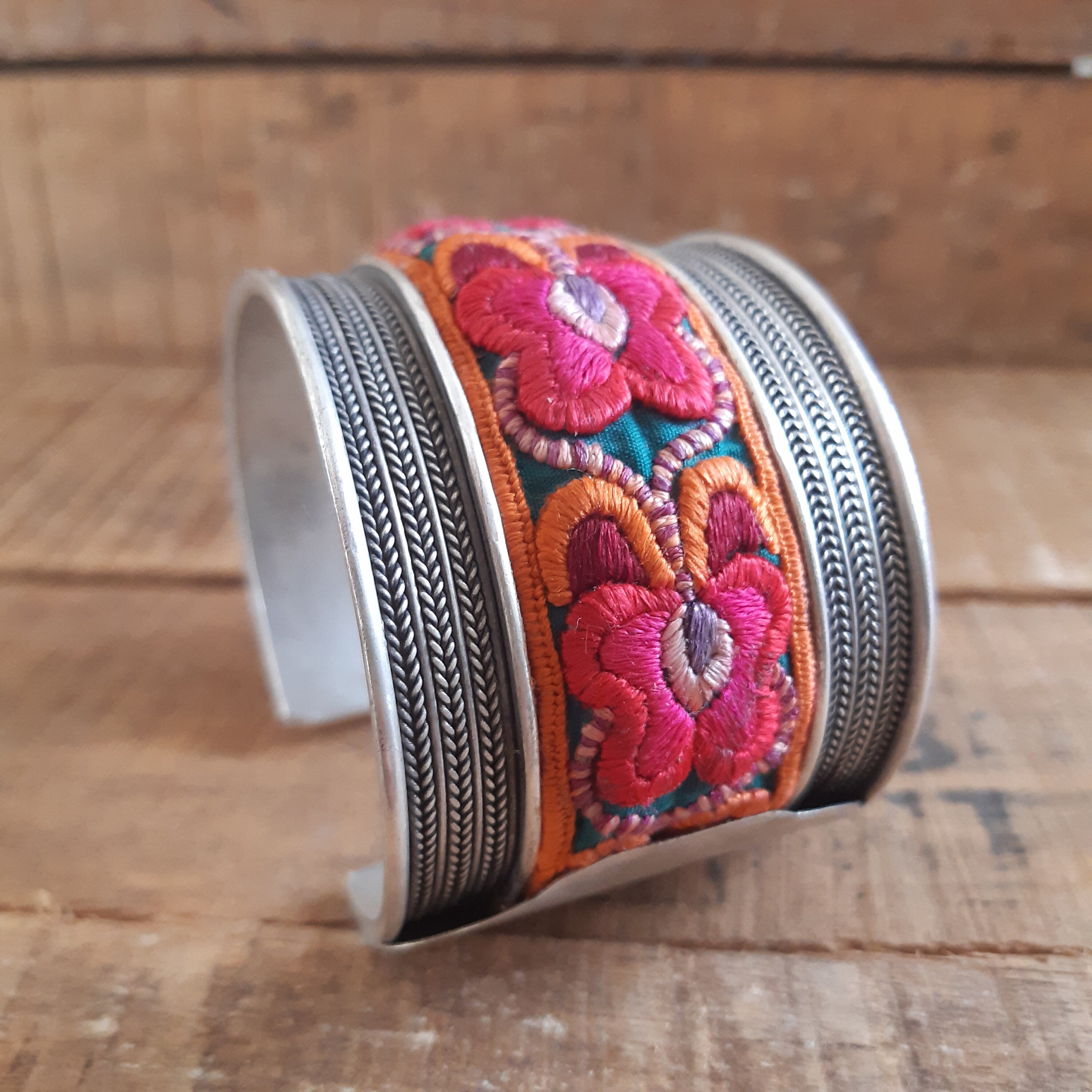 Old Floral Embroidery Cuff - Adjustable - Unique - Ethnic - Chic
