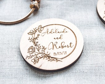 Save the Date Magnete, Gastgeschenke Hochzeit mit eingravierten Namen und Datum Anpassbares aus Holz | Handgefertigt und hochwertig