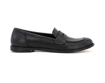 Loafer Black Womens,Women's Penny Loafer,Loafer Shoes Women,Leather Loafers,Loafer Outfits,Penny Loafers,Heels Low,Heels Black,Leather Shoes