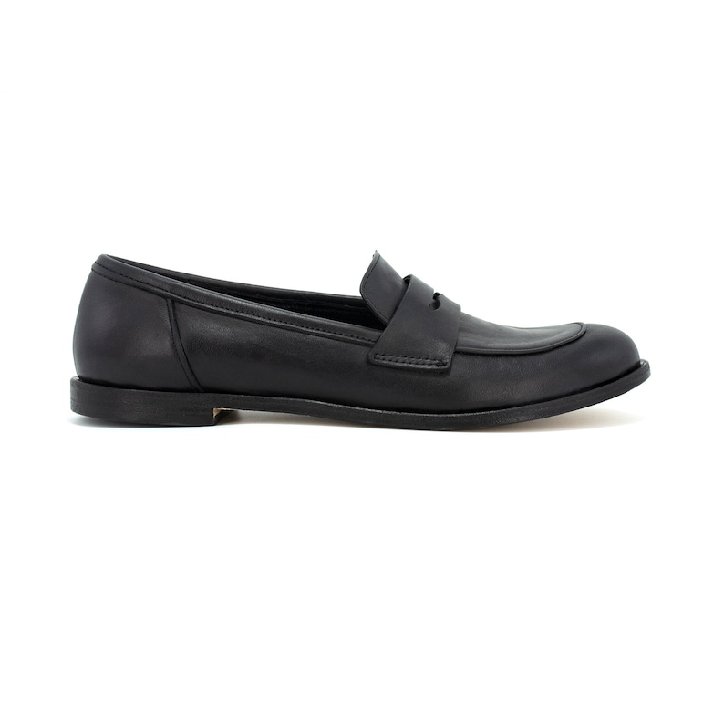 Loafer Black Womens,Women's Penny Loafer,Loafer shops Shoes Women,Leather Loafers,Loafer Outfits,Penny Loafers,Heels Low,Heels Black,Leather Shoes