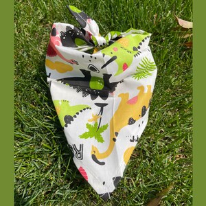 Dog Bandana Cat Bib Dog Collar Bandana Cotton Cartoon Printing Over The Collar Neckwear Dinosaur Pattern Dog Scarf Pet Supplies