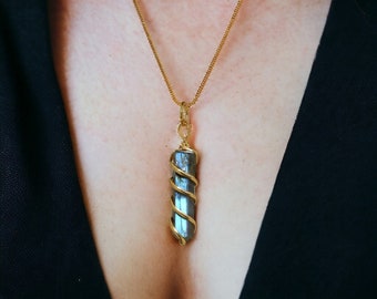 Collier en cristal de labradorite - Pendentifs torsadés en spirale - Collier chaîne en or pour femme/homme - Bijoux en cristal cadeaux Fête des Mères