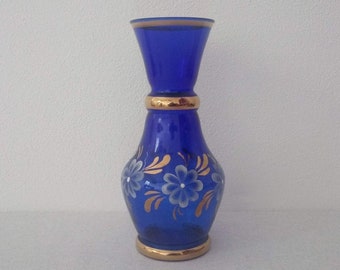 Hand-painted vintage flower vase, cobalt blue bulb-shaped hand-blown glass decor, golden-glam details, and lovely white flower-art ornaments