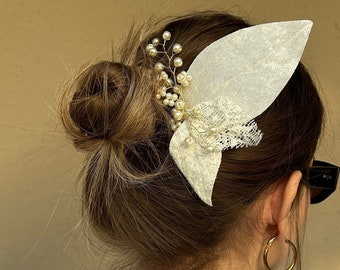Ivory flowers and pearls bridal hair pins,floral bridal hair piece,wedding hair pin,bridal hair vine,gold headpieces,bridal tiara