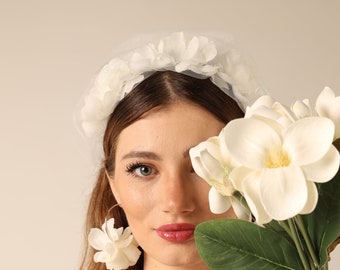 Bride Crown, Bridal headpiece, Wedding headpiece, White Flower Crown Wedding for Women Bridal Tulle Veil Head Piece Floral Bride
