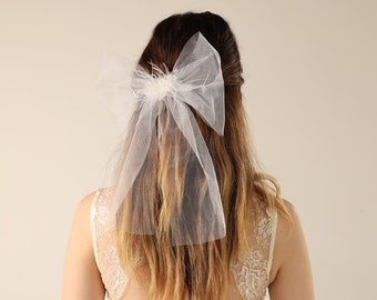 Bridal Hair Bow, Minimal Veil , White Crystal Feather Bow, Wedding Veil,Tulle  Bride Hair Clip, Bride Veil, Wedding Hair Accessory for Bride