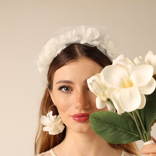 Couronne de mariée, casque de mariée, casque de mariage, couronne de fleurs blanches de mariage pour femme mariée florale en voile de tulle