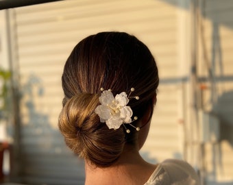 Wedding Flower Hair Pins, Bridal Hair Flower Pin, White Flower Comb, Wedding Hair Accessory, Mothers Day Gift