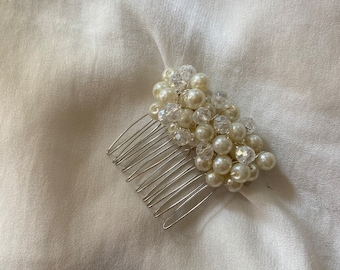 Pearl Wedding Hair Comb, Bridal Hair Piece, Crystal Pearl Hair Accessories, Minimalist Hair Comb, Silver Hair Accessory