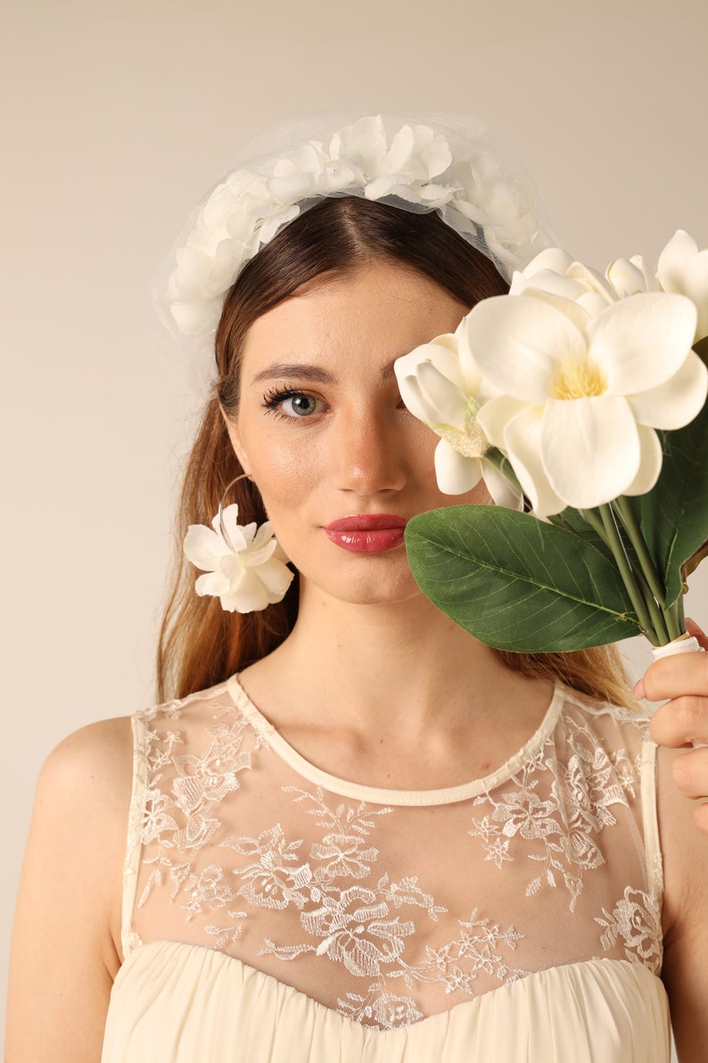Bride Crown, Bridal headpiece, Wedding headpiece, White Flower Crown Wedding for Women Bridal Tulle Veil Head Piece Floral Bride