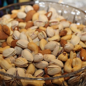 Mix Nuts Salted Cashew almond Pistachio Roasted Fresh Crunchy Best Nuts