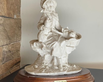 Statua Belcari Capodimonte di Lady & Dogs Rara porcellana Bisque italiana firmata