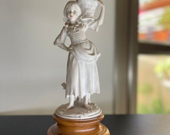 Figurina G Armani di Capodimonte in porcellana vintage italiana firmata Firenze N 82s