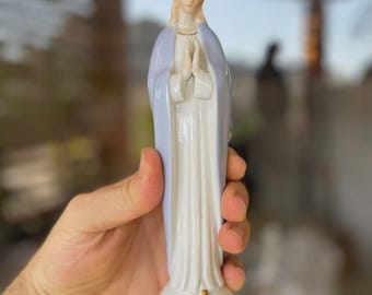 ヴィンテージ陶器製、青いマントをまとって祈る聖母マリア像 - Etsy 日本