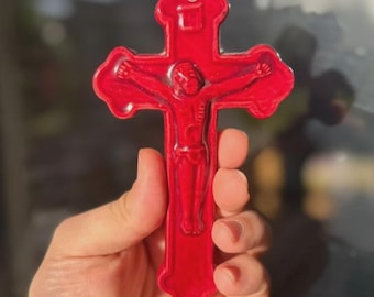 Crucifijo de cerámica italiana vintage con esmalte rojo, cruz de pared, decoración religiosa