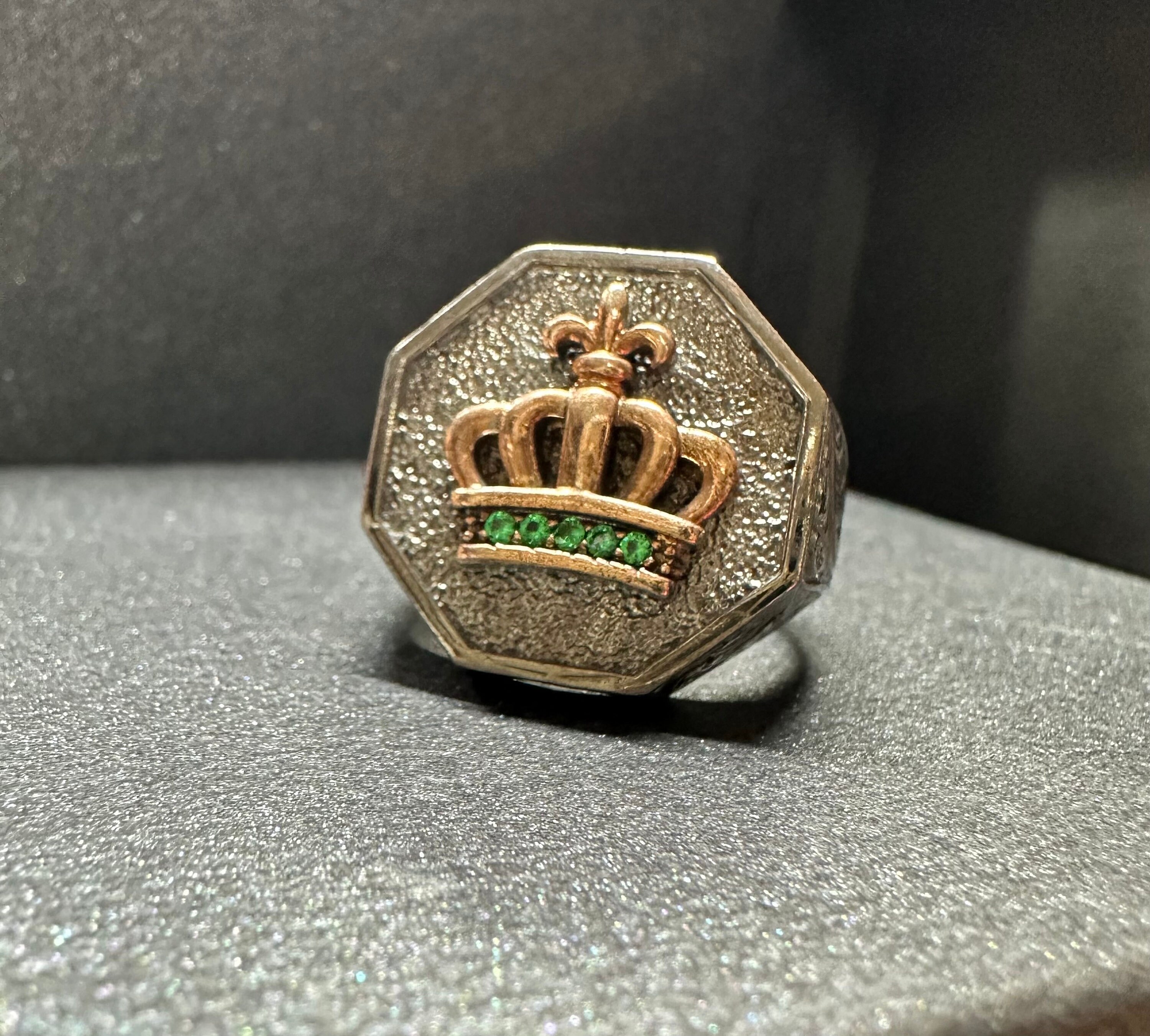 Mens gold store crown ring