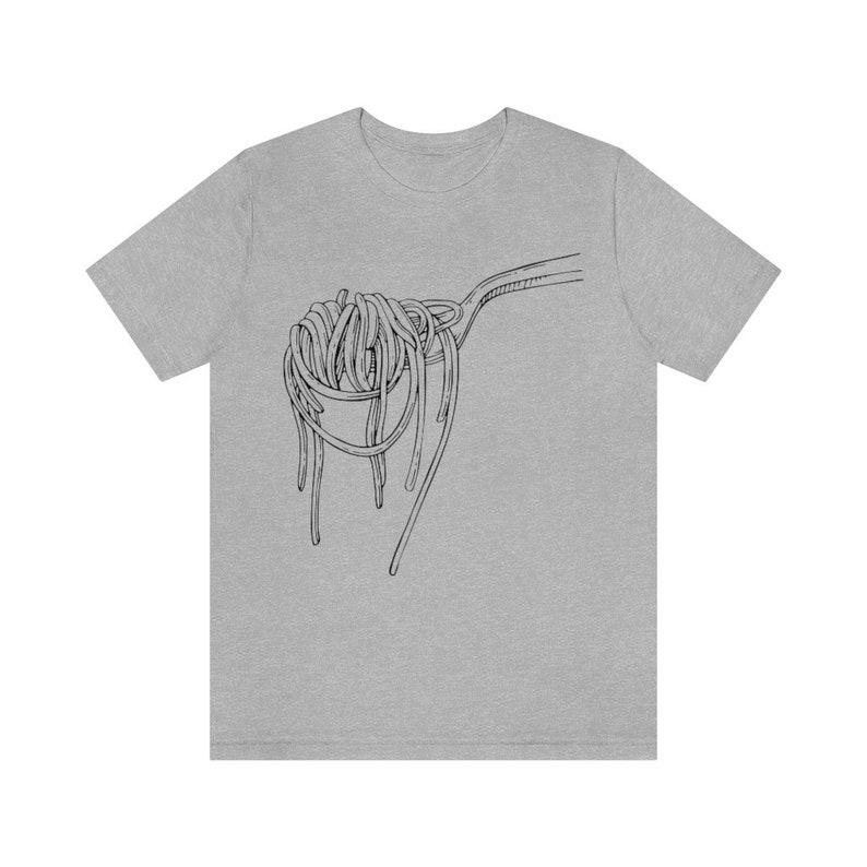 Op de afbeelding: Een grijs T-shirt met een zwarte lijntekening van spaghetti op een lepel.