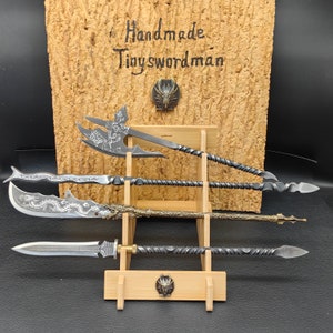 Lanza de serpiente Zhangfei de acero forjada a mano. Réplica en miniatura de lanza larga de general antiguo, exhibición artística de escritorio, 38,5 cm/15,1 pulgadas.