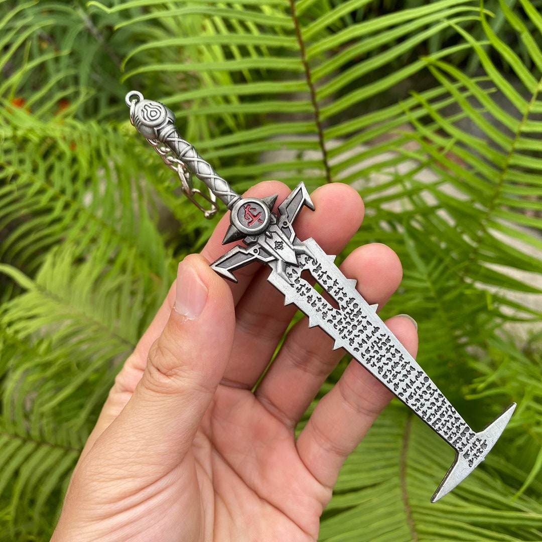Metal Doom Slayer Crucible Sword Keychain Doom Warrior Cold Weapon Pendant Amazing Game Sword