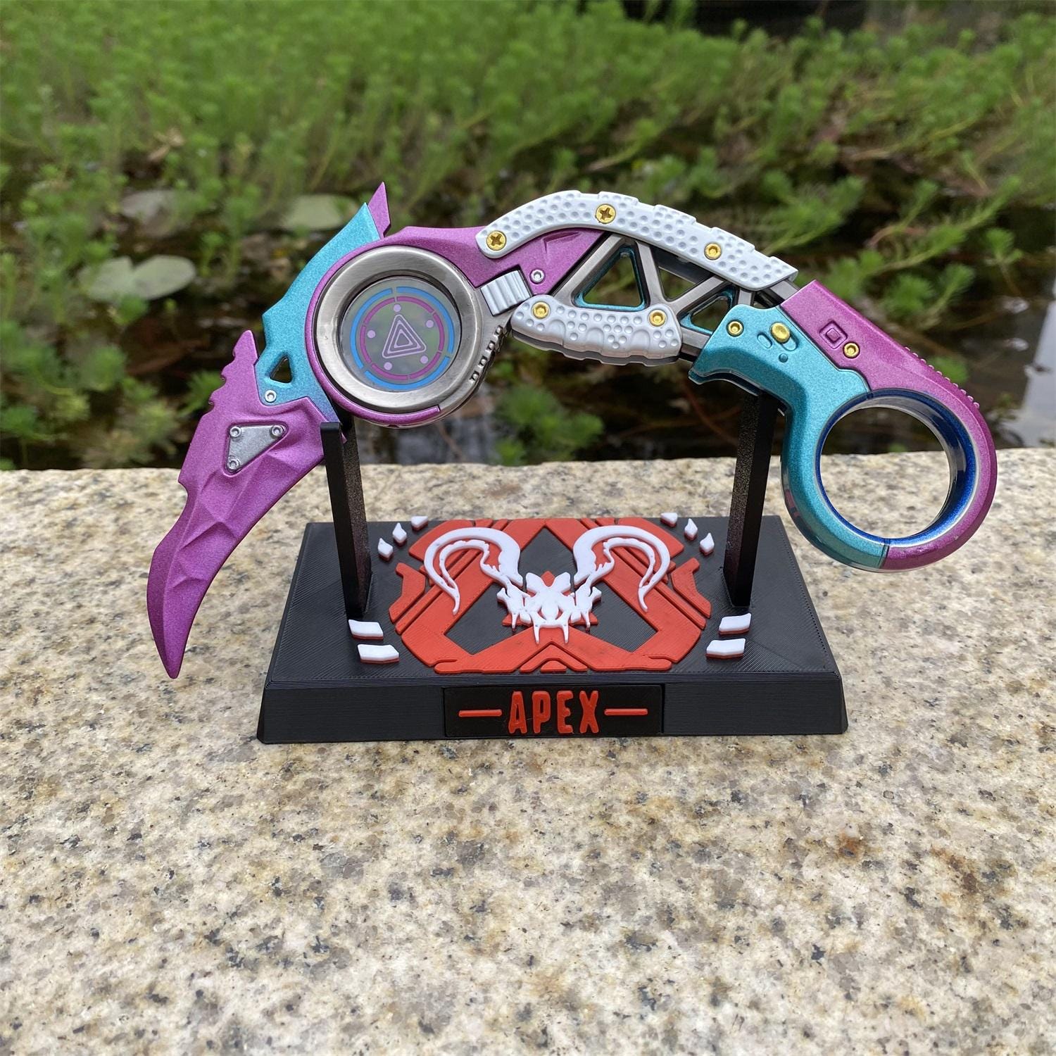 Apex Universal Heirloom Karambit Raptor's Claw Special Skin