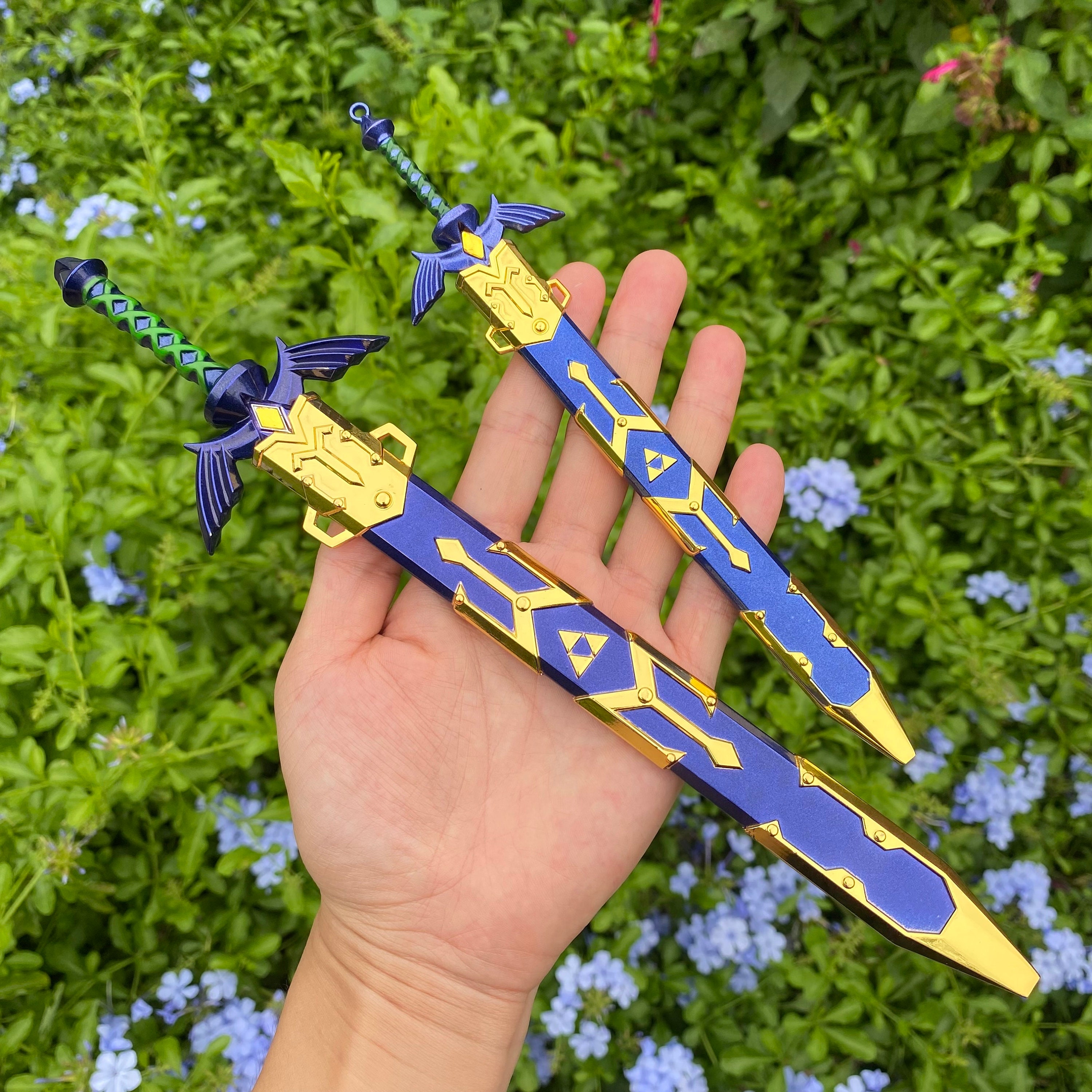  RealFireNSteel - Link's Master Sword (with Plaque) : Sports &  Outdoors