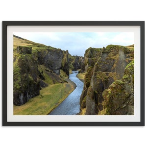 Stampa fotografica naturalistica islandese, decorazione murale scandinava, paesaggio del canyon verde, stampa artistica di montagne islandesi