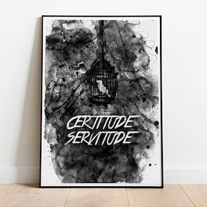 以下が含まれることがあります： 白黒の額入りアートプリント。檻の中の鳥が描かれており、白い筆記体で「CERTITUDE SERVITUDE」と書かれています。背景は暗く抽象的なインクの染み模様です。
