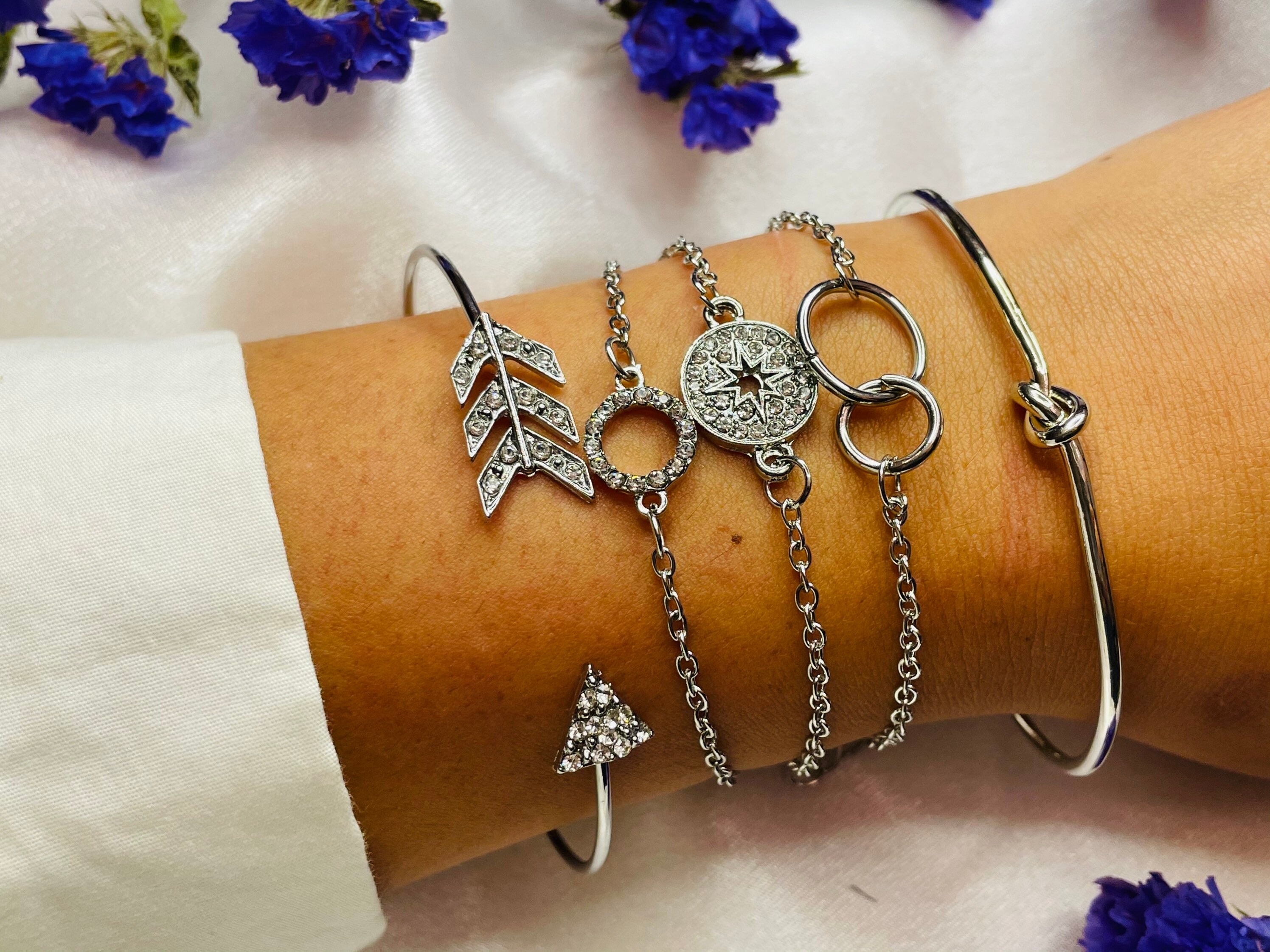 Juego de pulseras delicadas. Juego de pulseras de dama de Etsy