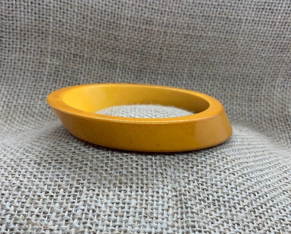 Vintage Bakelite Bangle, Buttercream Bangle, Yell… - image 3