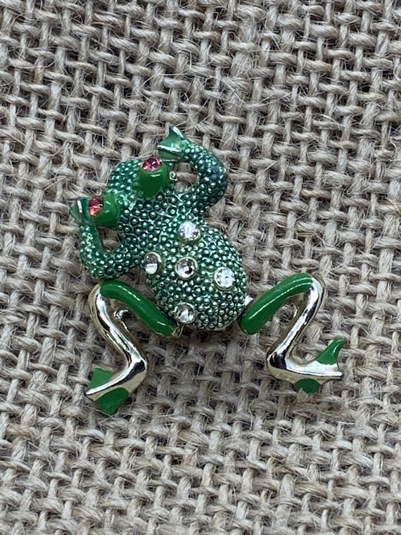 Vintage Enamel Frog Pin, Green Enamel Frog Pin wit