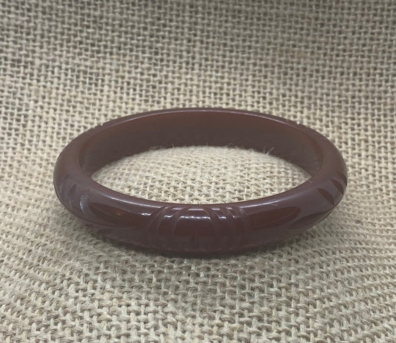 Vintage Red Bakelite Bangle, Carved Bakelite Bang… - image 1