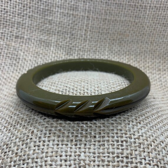 Vintage Army Green Bakelite Bangle, Green Bakelit… - image 1
