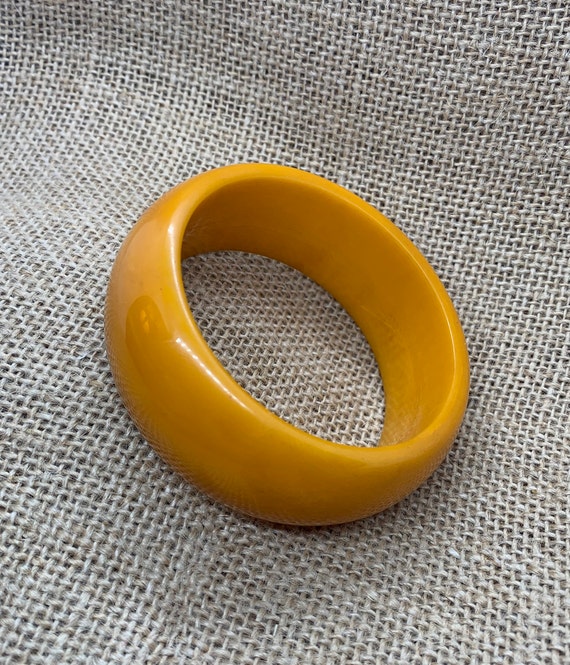 Vintage Bakelite Bangle Bracelet, Yellow Bangle, … - image 4