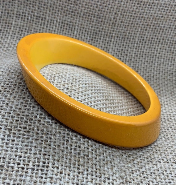 Vintage Bakelite Bangle, Buttercream Bangle, Yell… - image 6