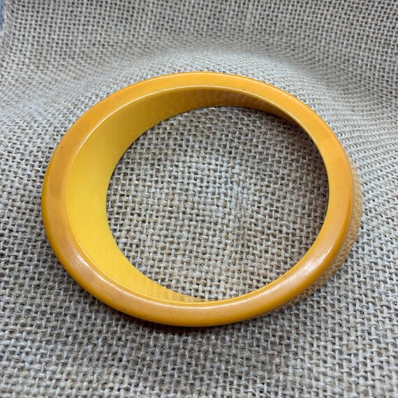 Vintage Bakelite Bangle, Buttercream Bangle, Yell… - image 4