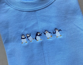 Penguin Embroidered Sweatshirt, Animal Crewneck, Embroidered Crewneck, Animal Lover Sweatshirt, Cute Penguins Crewneck, Cosy, Funny jumper