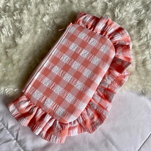 Minibolso hecho a mano con bordes fruncidos / Monedero, neceser, organizador / Algodón de desecho / 10 % de las ganancias a la caridad