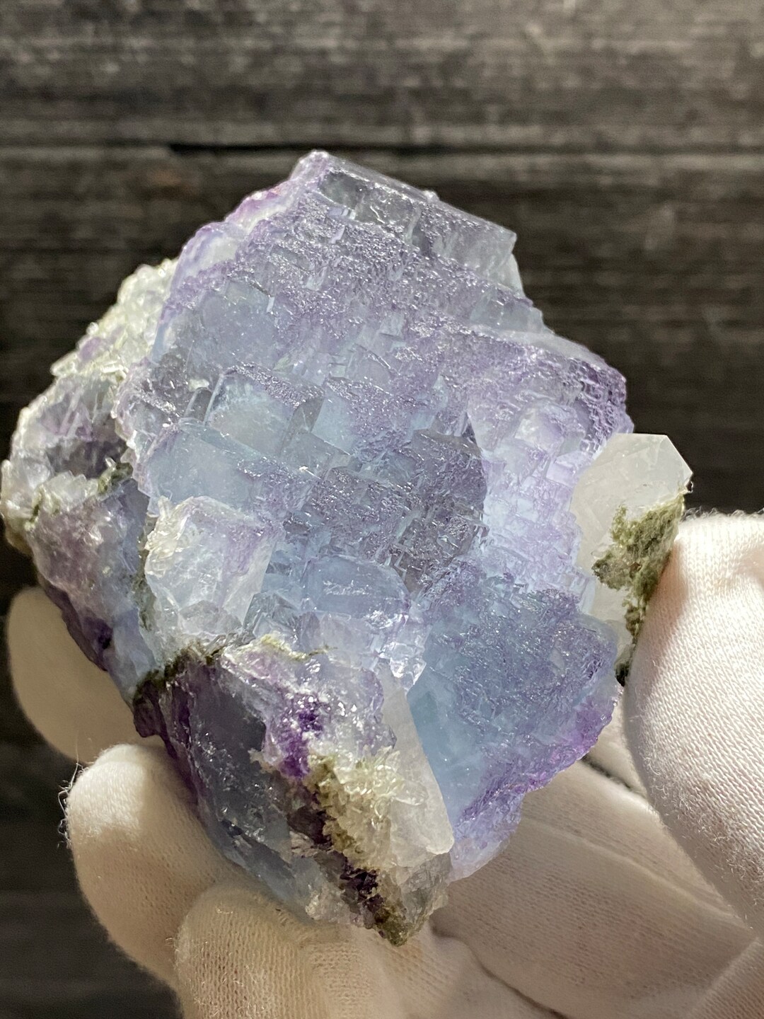 【25g】中国産 階段状 パープルフローライト クラスター 鉱物標本 25g】中国産 階段状 パープルフローライト クラスター 鉱物標本